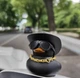 Чорна гумова качечка в капелюсі та окулярах на торпеду авто чорного кольору - зображення 2
