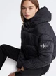 Куртка демисезонная короткая с капюшоном женская Calvin Klein 551785590 3X Черная (1159835814) - изображение 4