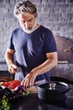 Кастрюля чугунная с крышкой KitchenAid Matte Oven-to-table 22 см 3.3 л Черная (CC004899-001) - изображение 3