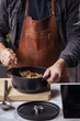 Кастрюля чугунная с крышкой KitchenAid Matte Oven-to-table 22 см 3.3 л Черная (CC004899-001) - изображение 12