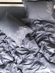 Наволочка Cozy з вишитими білими півоніями 40x60 см Темно-сіра - зображення 3