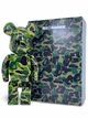 Статуетка Bearbrick x Bape x ABC Camo Green 400% 28 см Medicom Toy Камуфляжний - зображення 2