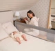 Защитный бортик для кровати MoMi LEXI PLUS Бежевый 43×150 см универсальный барьер для детей, защитный бар для кровати, бортик для младенца, детский бортик, барьер безопасности, ограждение на кровать, защита от падения во время сна - изображение 4