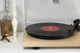 Виниловый проигрыватель Crosley C10 Natural Wood Hi-Fi, ручной проигрыватель для виниловых пластинок 33/45 об/мин, картридж Ortofon OM5e, антискейтинг, противовес тонарма, тяжелый диск, ременной привод + ПОДАРОК фонокорректор Pyle PP444 - изображение 6