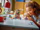 Zestaw klocków LEGO Super Heroes Mieszkanie Petera Parkera 394 elementy (76317) - obraz 7