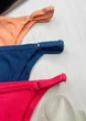 Набор женских трусов Dyana Intimates 3 шт бразилианы на регуляторах в рубчик SM Яркий розовый Персиковый Синий - изображение 4