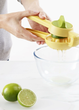 Соковыжималка Juicemax ручной пресс для цитрусовых с механизмом двойного действия для легкого выжимания сока и быстрого приготовления витаминных напитков дома без использования электроэнергии для лимонов лаймов апельсинов 22х10х8 см - изображение 4