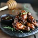 Соус Kinder's Wing Sauce & Dip Sticky Honey BBQ для крыльев и мяса 448 г - изображение 4