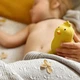 Погремушка-грызунок органическая Tikiri Цыпленок (95005) - изображение 4