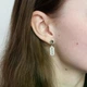 Серьга металлическая унисекс с лезвием в минималистическом панк стиле 2 см Серебряная - изображение 10