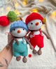 Новогодний вязаный снеговик в комбинезоне – игрушка амигурумы для рождественского декора. - изображение 5