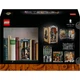 Конструктор LEGO Icons Sherlock Holmes: Книжный уголок 1359 деталей (10351) - изображение 9