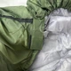 Спальный мешок туристический с капюшоном 200х70 см, водоотталкивающий теплый спальник-одеяло с молнией, наполнитель холлофайбер, для туризма, кемпинга, походов, рыбалки Зеленый, DNA-059-Green - изображение 10