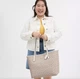 Женская сумка Coach City Tote Bag In Signature Canvas CV976 бежевая - изображение 3