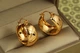 Серьги кольца Хuping Jewelry широкие гравировка ромб 2,5 см золотистые - изображение 1