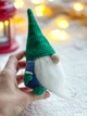 Новогодний вязаный гном – игрушка амигурумы для рождественского декора. Рождественский гном. Рождественские иг - изображение 9