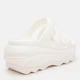Женские шлепанцы для пляжа Crocs Mega Crush Triple Strap Chk 209842-0WV 41-42 (M8/W10) 26 см Chalk (196265688821) - изображение 4