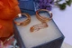 Кільце Xuping Jewelry три хвилястих доріжки з каменів р 19 золотисте - зображення 1
