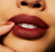 Szminka do ust M.A.C Powder Kiss matowa 927 Turn To The Left 3 g (773602588763) - obraz 4