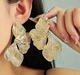Сережки большого размера 7.5х4 см Золотистые цветы - изображение 10