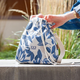 Worek na lunchbox Monbento Fresh Vegetal Blue termiczny z paskiem 20.5 x 25 x 10.5 cm (3760367954022) - obraz 6