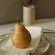 Свеча "Груша S" парфюмированная, аромат - Orchard Pear (Садовая груша), из натурального пчелиного воска, 80 - изображение 2