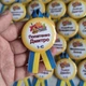 Значок іменний "Першокласник з дзвоником" 58 мм Білий/Жовтий 1 шт + Стрічка Символіка (19-2525-2) - изображение 6