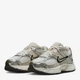 Женские кроссовки Nike V5 RNR HQ7901-104 39 (8US) 25 см Summit White/Lt Orewood Brn-Sail-Black (198480906384) - изображение 4