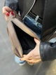 Сумка кросс-боди женская замшевая средняя темно-бежевая ARTiS Bags 1820 207-4222 - изображение 13