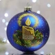 Ялинкова іграшка новорічна куля Santa Shop Свічка з різдвяним вінком Синій 10 см (4820001112504) - зображення 1