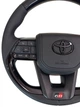 Руль для Toyota Land Cruiser 100, Prado 120. GR. Рояльный лак. В стиле LC300. Логотип – черный глянец. - изображение 5