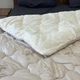 Одеяло полуторное стеганое зимнее из верблюжой шерсти Leri Max 21478 150х210 см бежевое - изображение 6