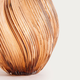 Ваза Homla SWIRL скляна закручена бежева 17 x 21 см (5906496750199) - зображення 3