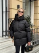 Женская зимняя куртка с капюшоном черного цвета 39428 One Size - изображение 5
