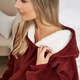 Плед толстовка с капюшоном плюшевый Huggle Hoodie красный теплый мягкий худи с карманом на флисе 80х100 см - изображение 2