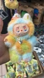Мягкая игрушка Брелок ЛаБуБу радужный 5 сезон с бусами Labubu 15 см - изображение 2