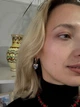 Серьги с подвесками-сердцами с росписью «Синий барвинок», бижутерия в золотистом цвете - изображение 3