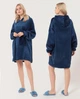 Плед Толстовка с капюшоном и рукавами Huggle Hoodie плед - худи (синий) One size (467-1021) - изображение 3