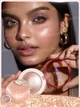 Упругий хайлайтер для тела SHEGLAM Glowchi Bouncy Highlighter - Custard - изображение 6