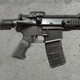 Сигнально-шумовий AR-15 (чорний) — репліка, пластикова цівка та рукоять, для зйомок і сигналізації (автоматична гвинтівка AR-15) - изображение 7
