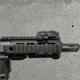 Сигнально-шумовий AR-15 (чорний) — репліка, пластикова цівка та рукоять, для зйомок і сигналізації (автоматична гвинтівка AR-15) - изображение 8