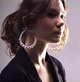 Женские сережки -кольца с каскадными бусинами jewelry Золотистые-белые - изображение 2
