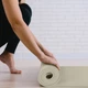 Коврик для фитнеса и йоги Gymtek NBR 1,5 см 182х60 см Light Grey + ремешок - изображение 5