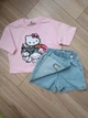 Костюм для девочки Boyboy с принтом Hello Kitty, футболка и джинсовая юбка-шорты, рост 116 см - изображение 3