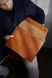 Чехол для ноутбука из винтажной кожи INCARNE Line для MacBook Air 13" 2016-2025 Коньяк - изображение 6
