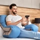 Подушка П-образная IDEIA 140×75×20 см U-shape для беременных, реабилитации и повседневного комфорта с наволочкой на молнии Антиаллергенная Стебана джинс + серый - изображение 6