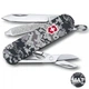 Складной нож Victorinox CLASSIC SD ARMY Пиксель синий с крас. Лого 0.6223.3.W3943pw - изображение 2