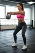 Гиря виниловая для фитнеса и силовых тренировок Power Muscle 2 кг (серо-розовая) - изображение 2