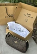 Женская сумка Coach Teri Brown Shoulder Bag In Signature Canvas коричневая кожаная - изображение 2