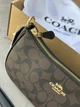 Женская сумка Coach Teri Brown Shoulder Bag In Signature Canvas коричневая кожаная - изображение 5